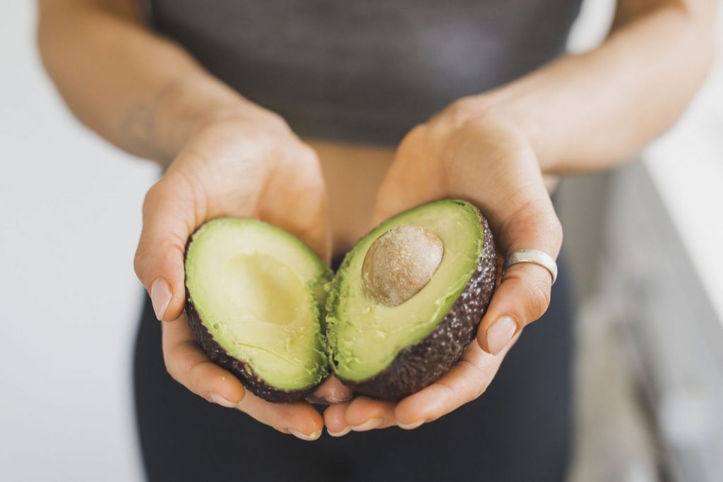 La Mejor Y Más Sencilla Manera De Conservar Un Aguacate Brillante