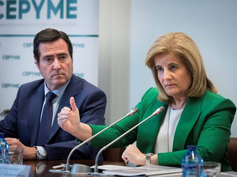 Báñez: La prioridad es reincorporar a parados y gente en ERTE antes que subir el SMI