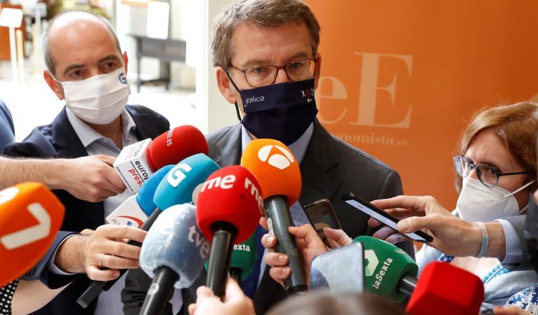 Feijóo no ve claro vacunar antes a los más jóvenes