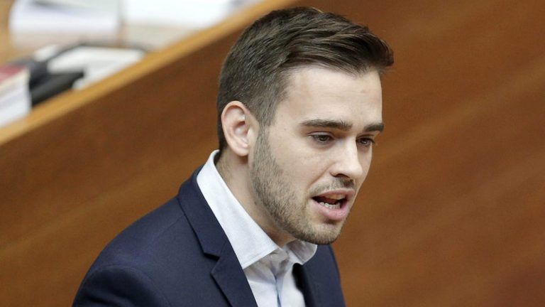 Compromís a Vox: «Son responsables políticos del aumento de machismo, LGTBIfobia y racismo»