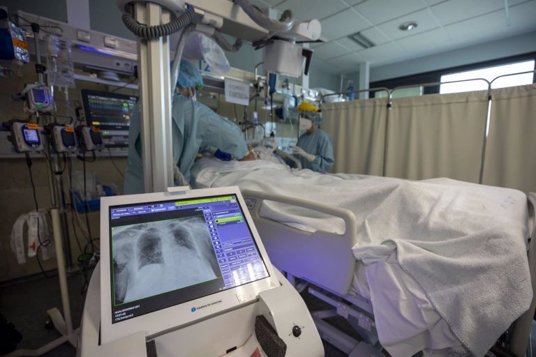 Repuntan los nuevos contagios a 1.300 en Galicia y suben a 266 los pacientes ingresados