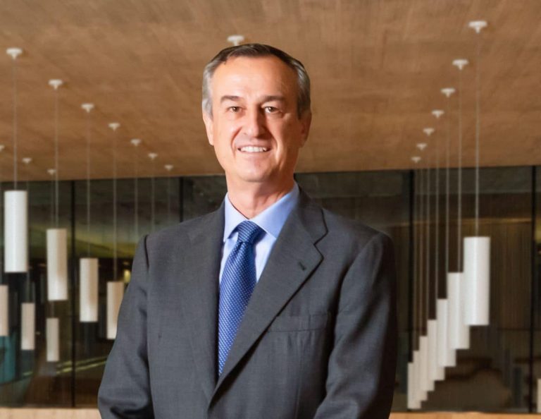 González-Bueno:  Las transacciones en oficinas físicas «se han reducido un 65% de media»