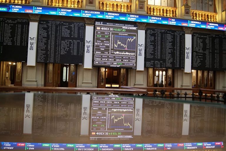 El Ibex 35 cierra la semana con una caída del 3,07% y al borde de los 8.500 puntos