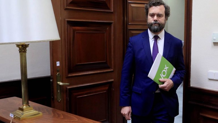 Vox ve un «aviso a navegantes» en el cambio de ministros