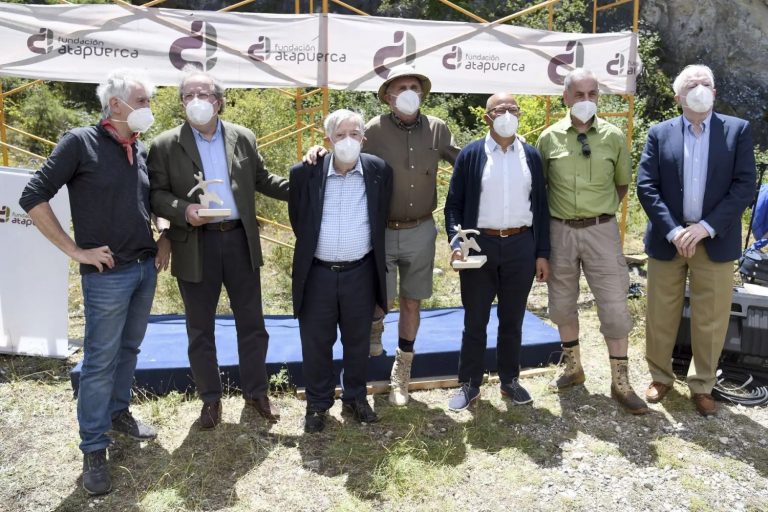 Juan Vicente Herrera y Ángel Olivares, reconocidos por su labor en la promoción del Sistema Atapuerca