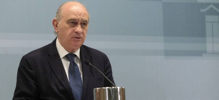 El juez procesa a Fernández Díaz y su cúpula policial por ‘Kitchen’