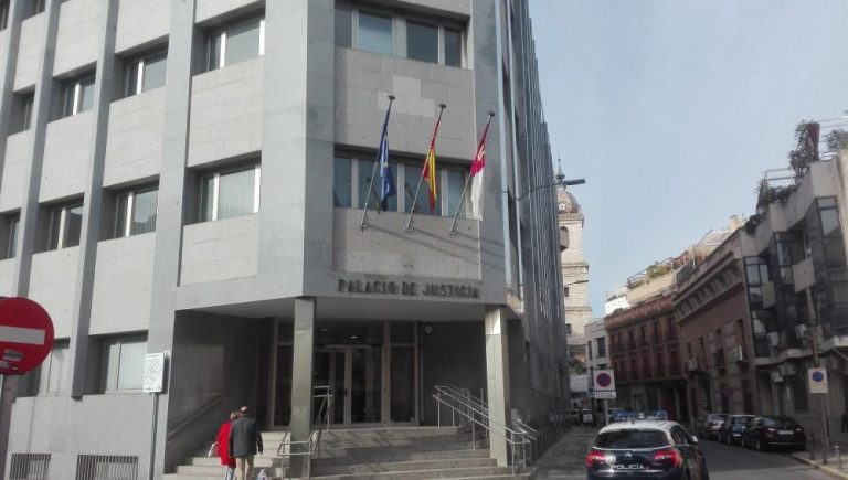 Piden 3 años de cárcel para un acusado de tener sin contrato a un trabajador marroquí por 3 años