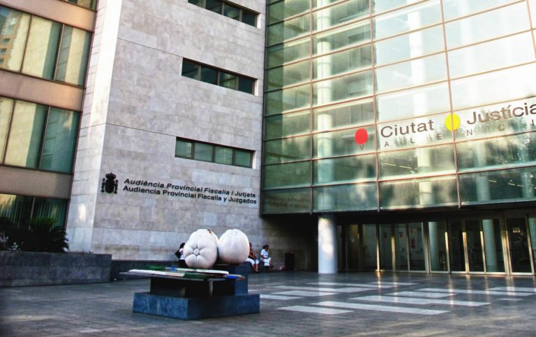 15 años de cárcel por matar a su hijo tras una pelea porque su madre dormía en el sofá