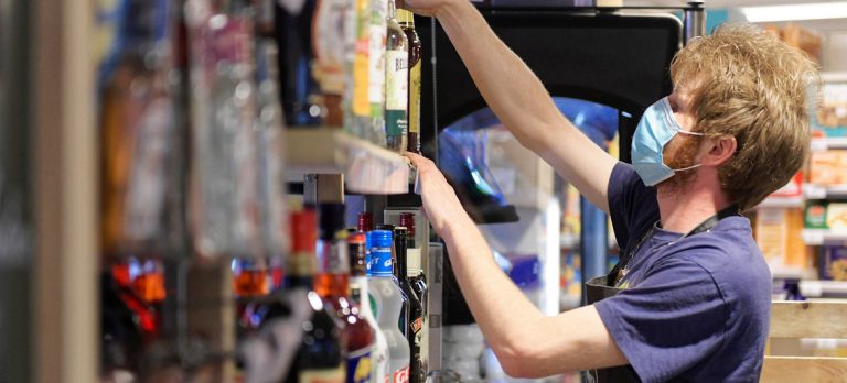La Covid-19 destruye el 21,9% de empleos temporales en el sector servicios