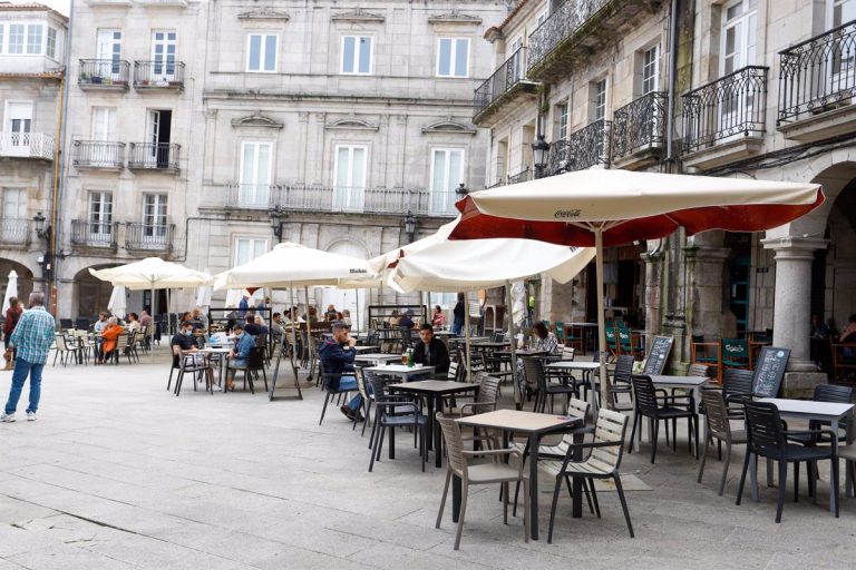 La hostelería gallega abrirá sus salones, pero con prueba COVID en zonas de riesgo