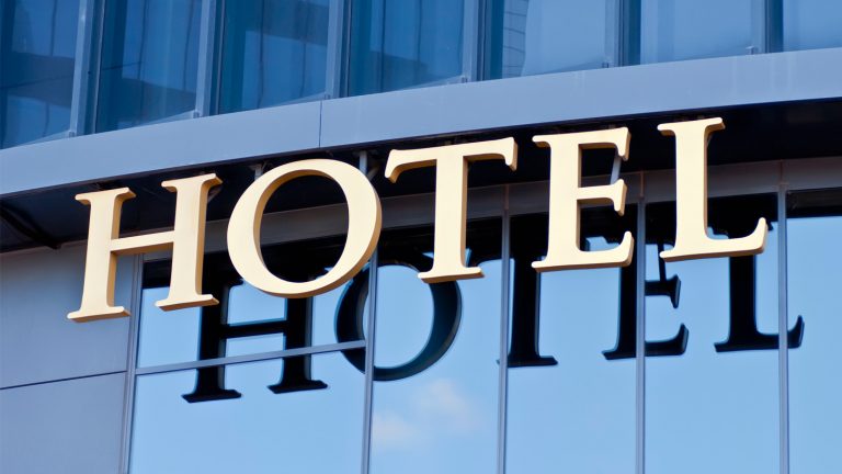 Los hoteleros cántabros recurren al TSJ la aplicación del pasaporte Covid para acceder a interior de locales