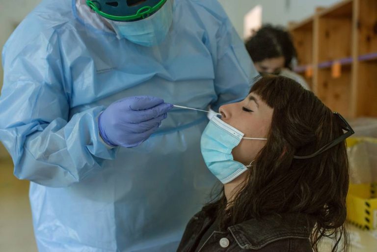 Los anticuerpos persisten al menos nueve meses después de la infección