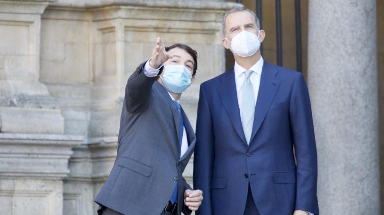 Mañueco confía en que el encuentro sirva como «punto de inflexión» para avanzar en la «cogobernanza»