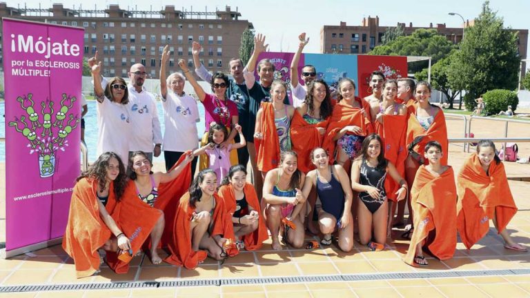 ‘Mójate por la Esclerosis Múltiple’ estará presente en 500 playas y piscinas españolas