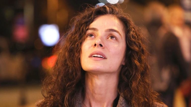 Mujer: las pistas que destripan el final 
