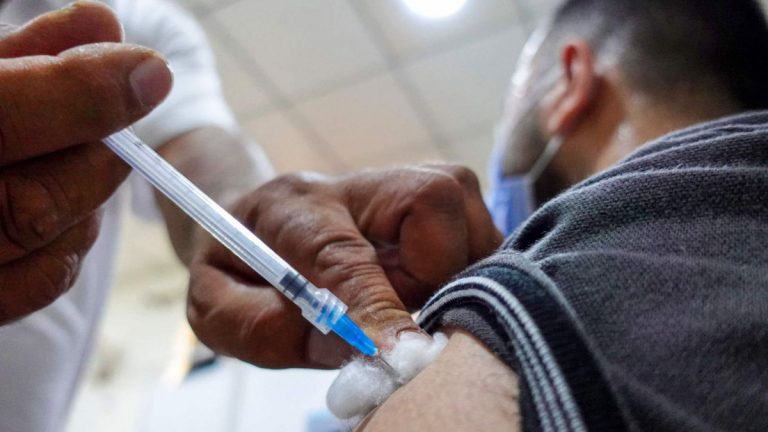 El 74,4% de la población de Navarra ha recibido al menos una dosis contra el Covid