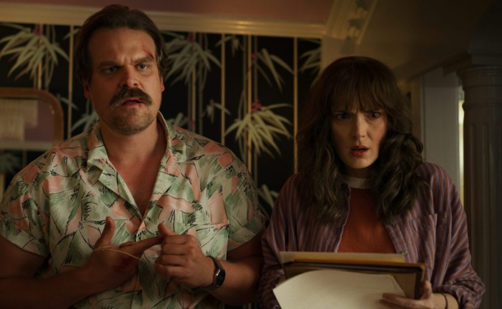 Nuevos Retos Que Pone A Valer Al Poli De Stranger Things