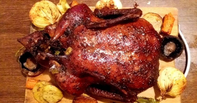 Pollo al horno: el truco para que se te dore la piel y la carne siga tierna