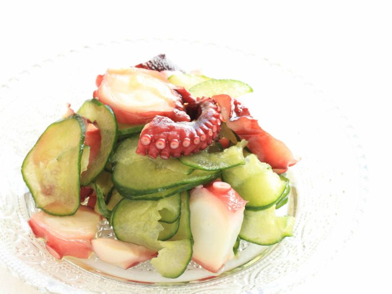 Qué es la ensalada aemono