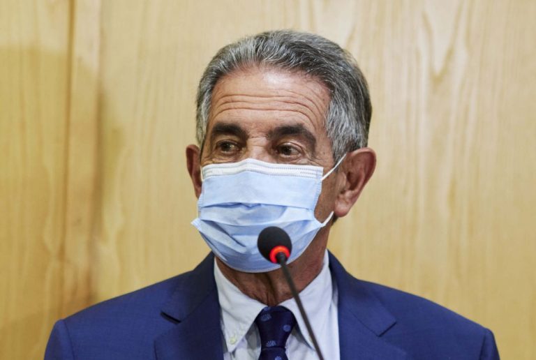 Revilla tacha de «bomba» el aumento de casos y pide «sensatez» a los jóvenes