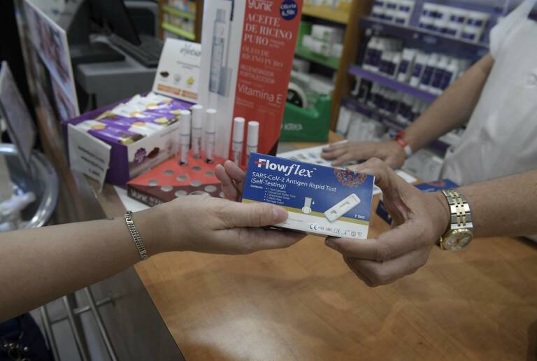 Satse cuestiona que la venta libre de test de autodiagnóstico en farmacias ayude a controlar la pandemia