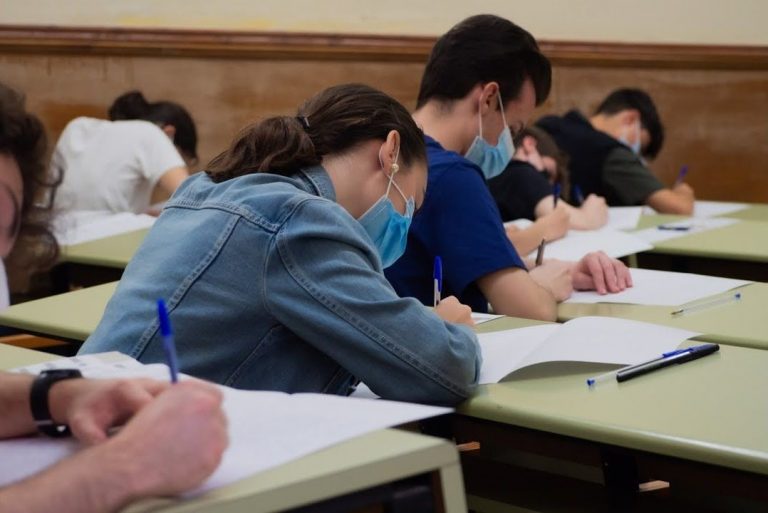 Sube un 40% el número de estudiantes andaluces que participan en la nueva PEvAU