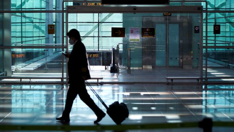Un total de 120 entidades piden no ampliar los aeropuertos de Madrid y Barcelona