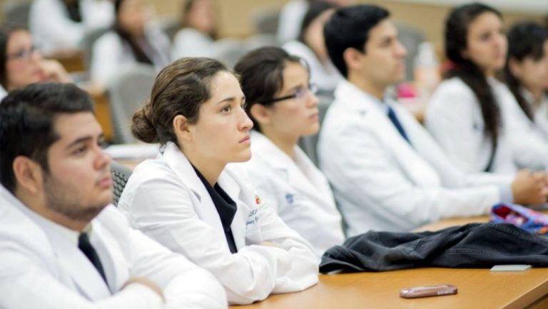 Experto en bioética de la US: «El alumnado de carreras sanitarias no está lo suficiente formado para afrontar la muerte»