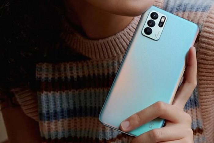 Chica Con Movil