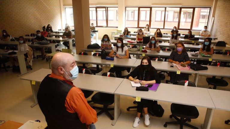 Las instrucciones para el próximo curso universitario en Galicia incluyen aforos al 50%