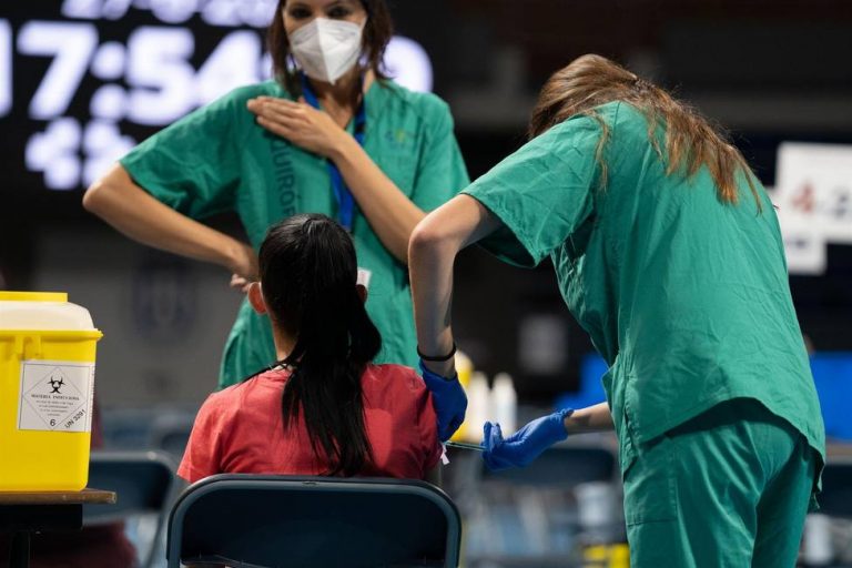 Casi 75.000 jóvenes canarios de entre 20 y 29 años han sido vacunados contra la COVID-19