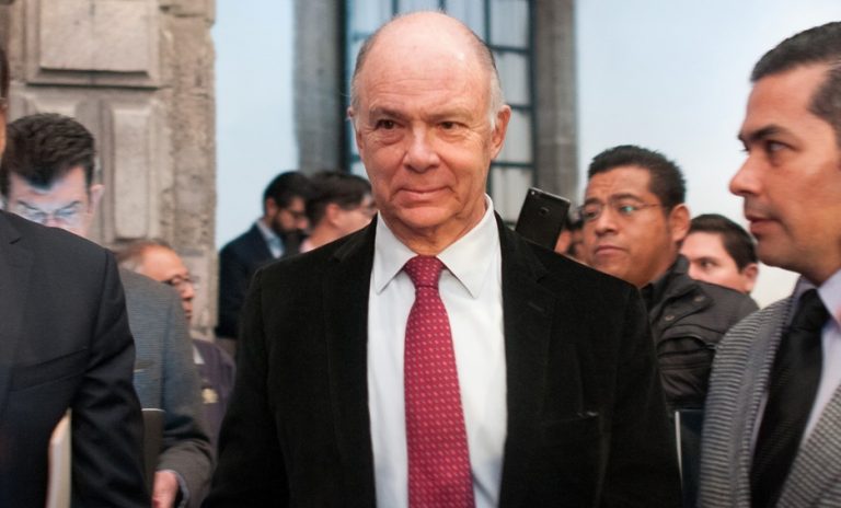 Felipe VI entrega al mexicano Enrique Krauze el tercer Premio de Historia Órdenes Españolas