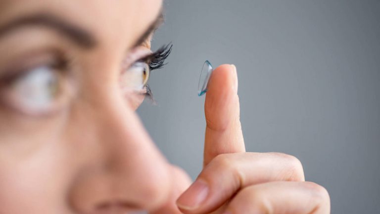 Cómo ponerse las lentillas