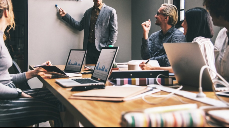 Equipa tu empresa con todo lo necesario y cuida de tus empleados