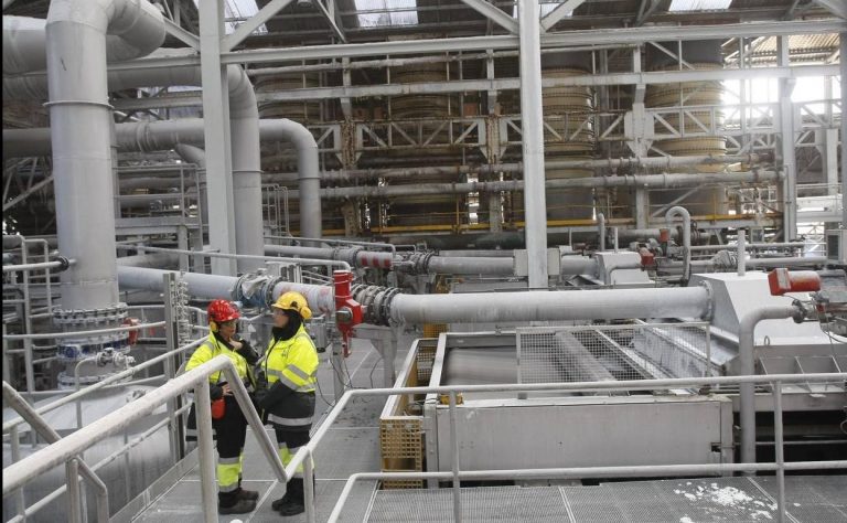 Industria muestra «máxima voluntad y compromiso» para sacar adelante el proyecto de Solvay