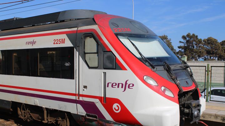 Ábalos visita la factoría de Talgo donde se fabrican los trenes que se destinarán a Renfe