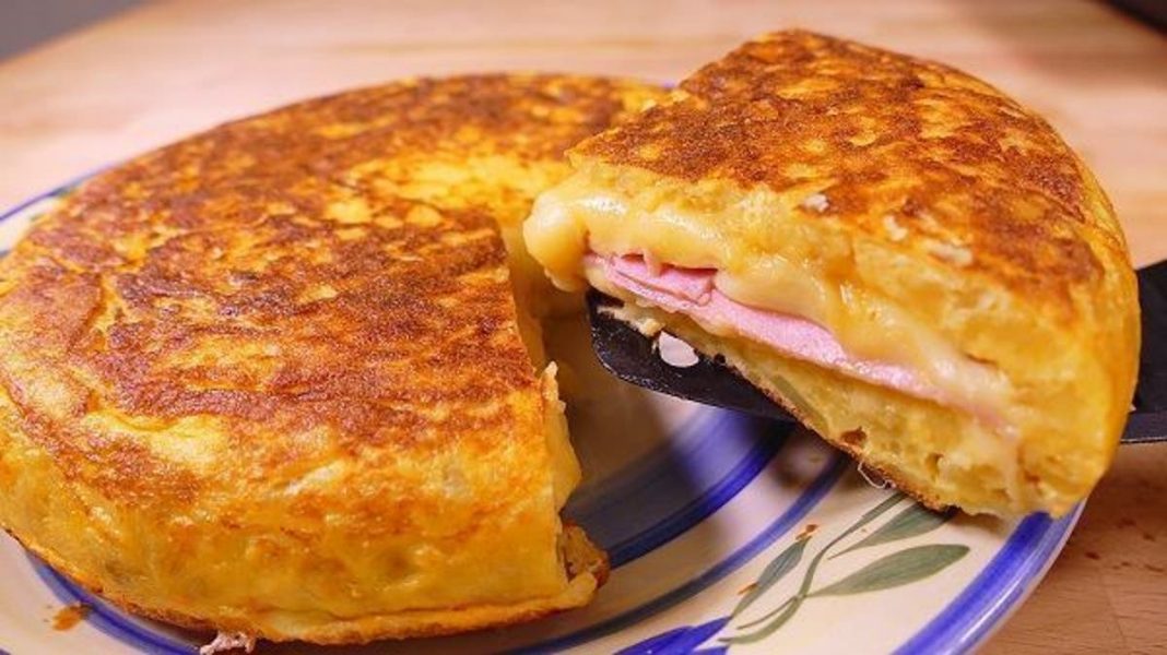 Tortilla de patatas: cómo agregarle queso para que esté mucho más rica