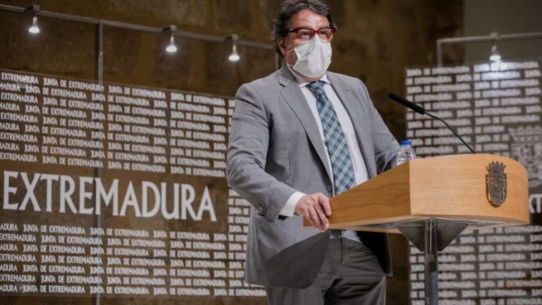 Extremadura apuesta por «reforzar» la Ley de la Dependencia