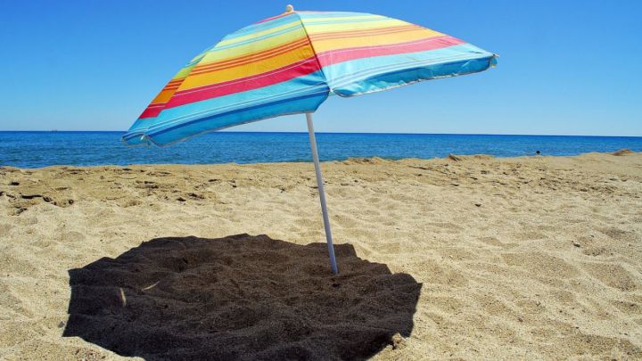 La solución perfecta para que no se te vuele la sombrilla en la playa