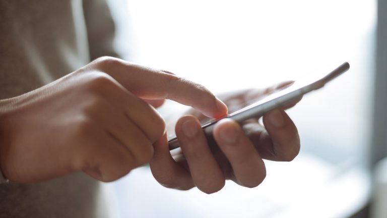 La electrificación es más necesaria que nunca: pasamos más de 6 horas diarias navegando en Internet