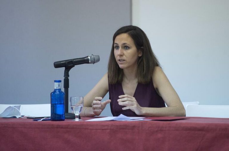 Belarra critica los escándalos «de corrupción e impunidad» del Rey emérito