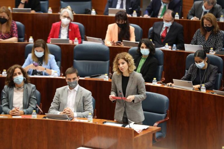 El PSOE acusa al Gobierno Ayuso de «poner en peligro» los fondos europeos