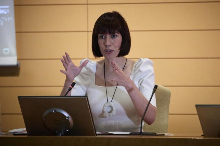 Morant afirma que España no administrará terceras dosis mientras la comunidad científica no tenga evidencias «claras»