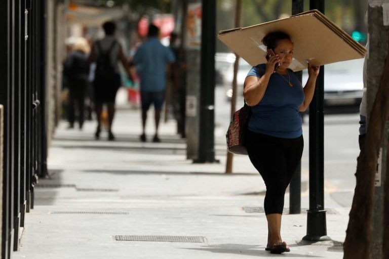 El calor pone en alerta este sábado a seis provincias del sur y sureste peninsular por temperaturas de hasta 40ºC
