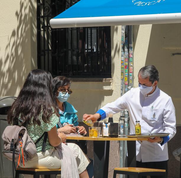 La subida salarial pactada en convenio se situó en el 1,56% en julio, por debajo del IPC