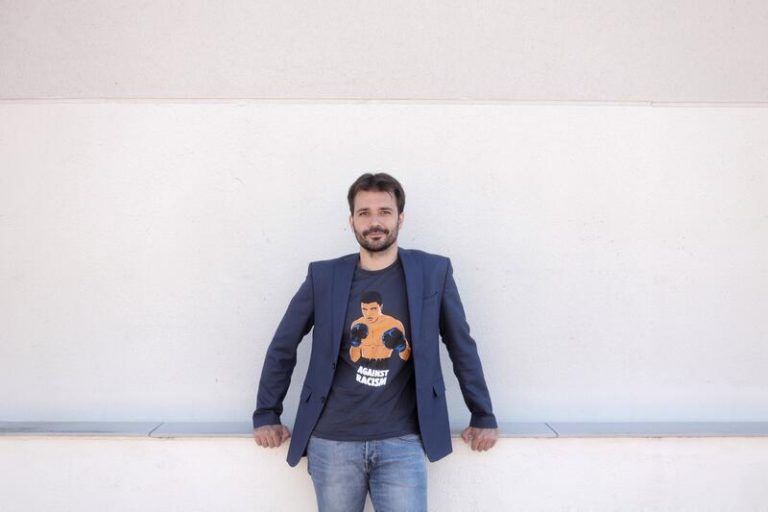 Podemos define a Vox como «tonto útil» de PP y no se toma en serio ruptura relaciones