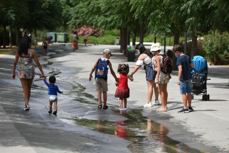 El calor extremo pone en alerta a casi toda España, con máximas de 44ºC y aviso rojo en Córdoba, Sevilla y Jaén