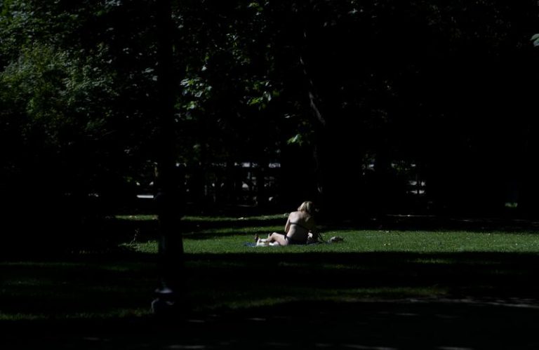 El Retiro y ocho parques de Madrid cierran esta tarde al activarse la alerta roja por altas temperaturas