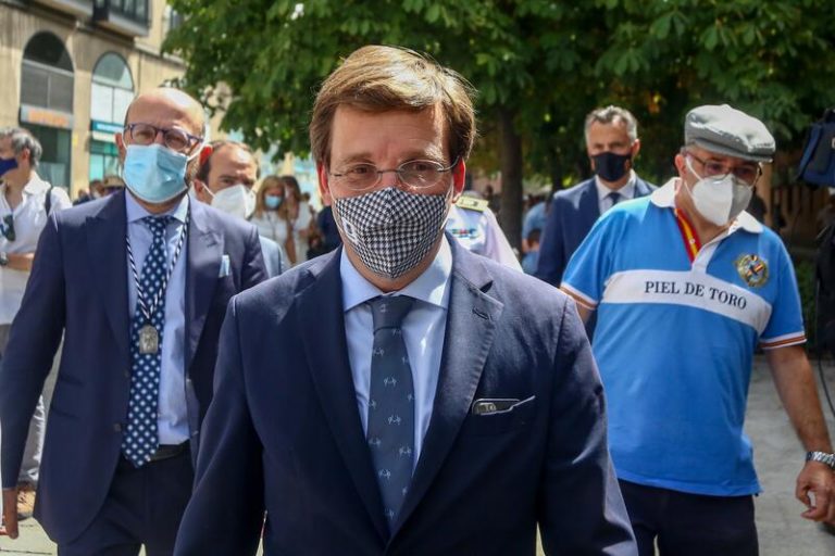 Almeida pide a Gobierno que «no dé bandazos» en inmigración