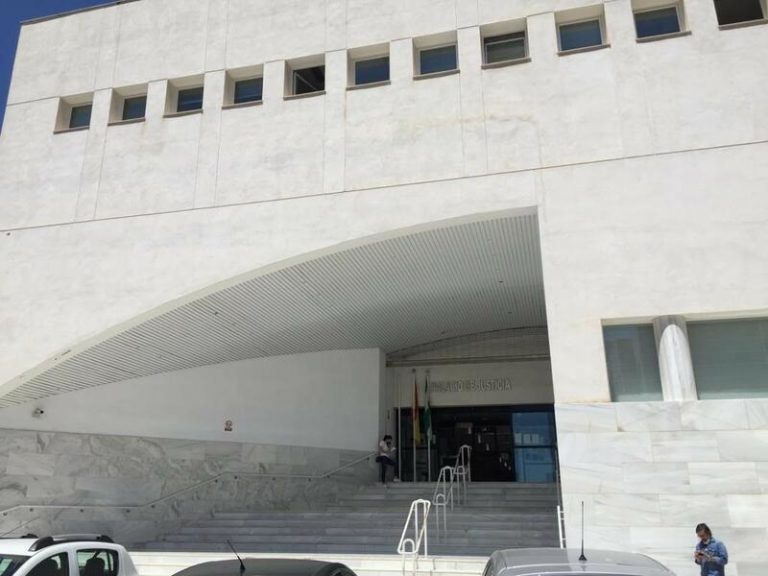 Prisión provisional para los 2 detenidos en una playa de Granada con 800 kilos de hachís
